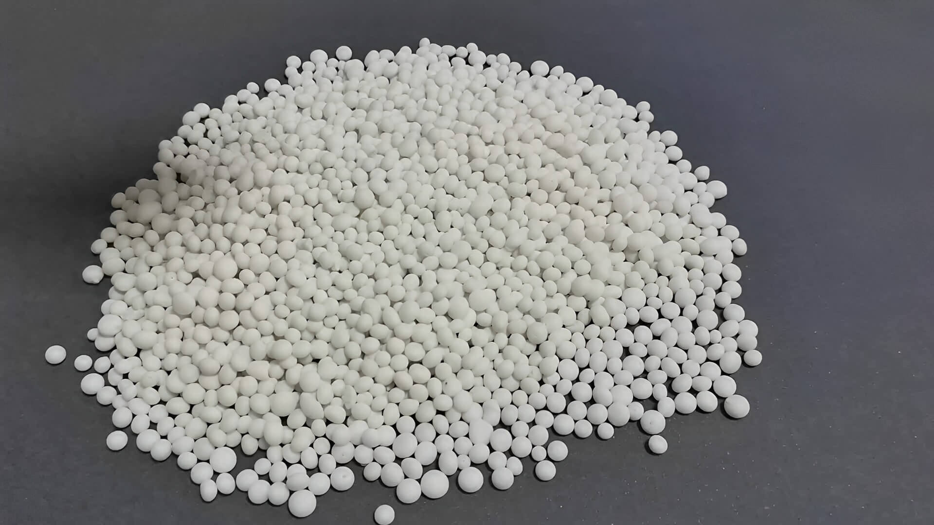 High-density prilled ammonium nitrate